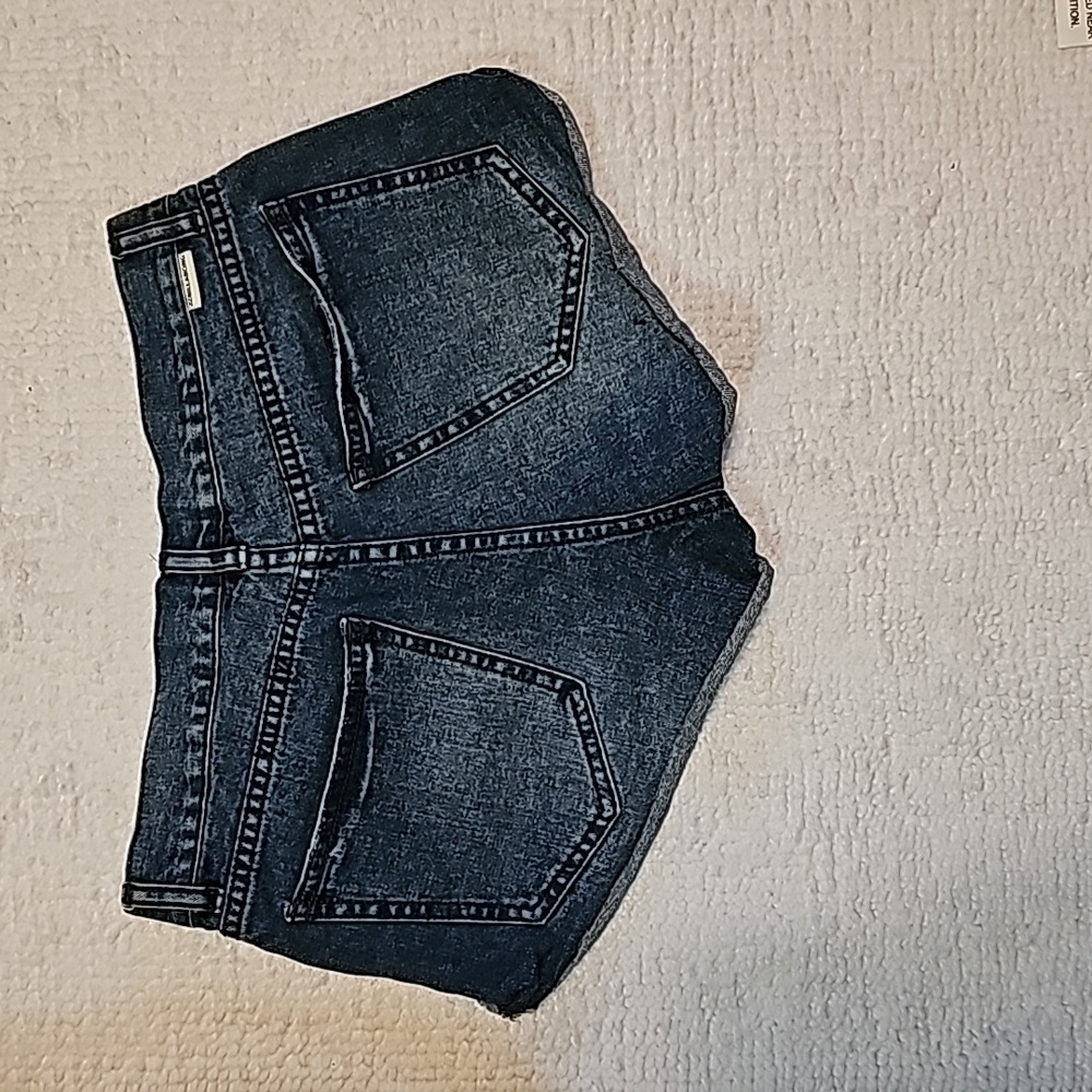 Billabong Jean shorts in great pre-loved condition. PLEASE see size in pictures - Picture 2 of 4